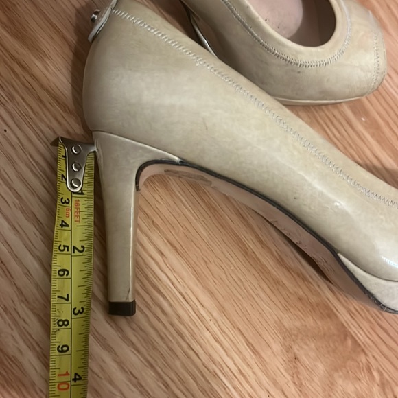 Stuart Weitzman Heel Shoes - Picture 7 of 8